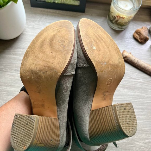 Tan suede wrap buckle heeled booties - Picture 4 of 6